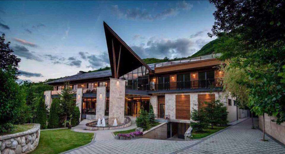 Resort Ujevara E Drinit Peje Exterior photo
